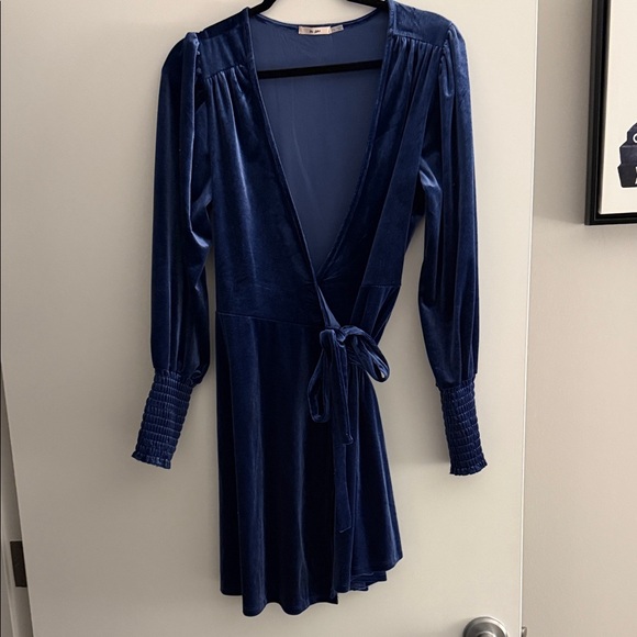 Francesca's Erin Velvet Wrap Mini Dress Blue. Large - Picture 2 of 5